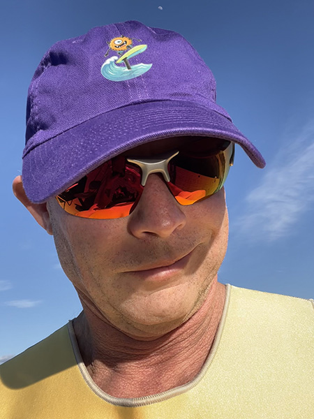 Big bill, really helps on sunny days on the lake. merch photo Big bill, really helps on sunny days on the lake. merch photo