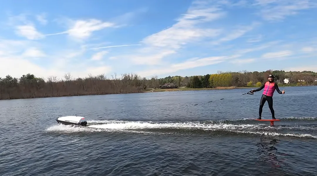 Tow Boogie Foiling Live Action Image