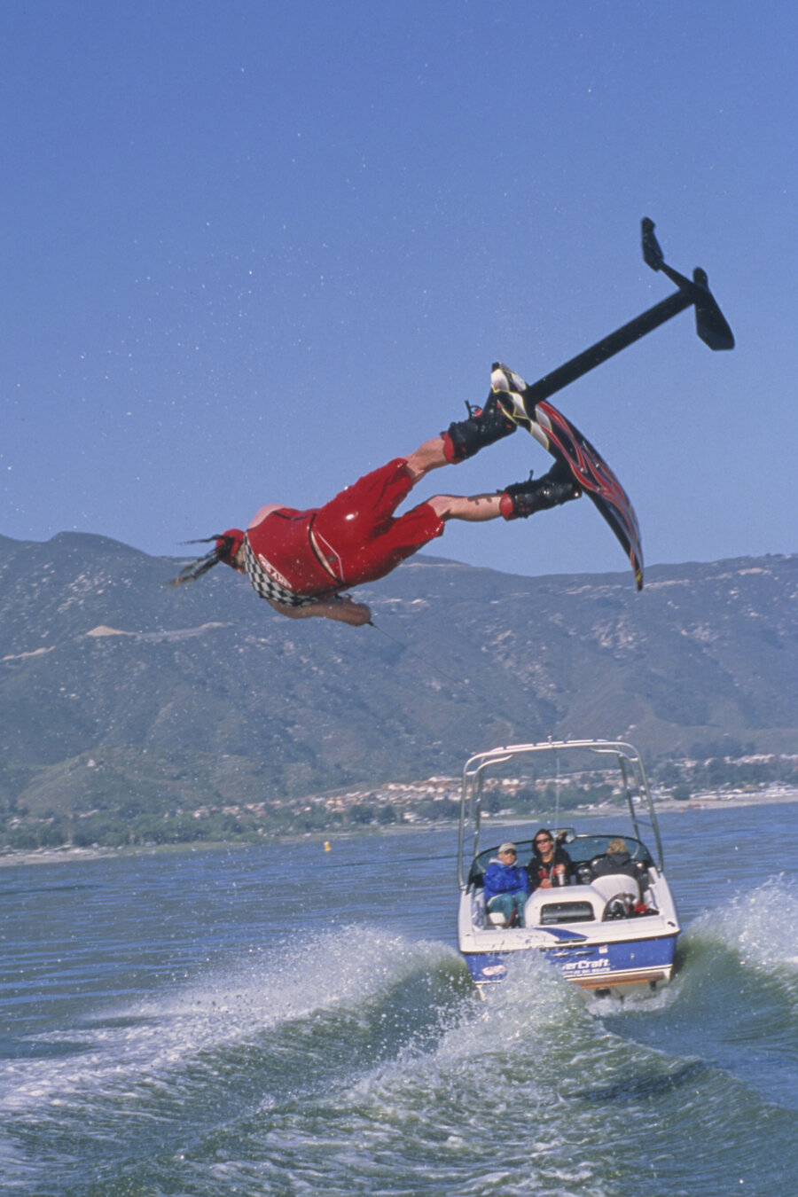 First ride-away invert on a stand-up hydrofoil / Sky Ski Convertible