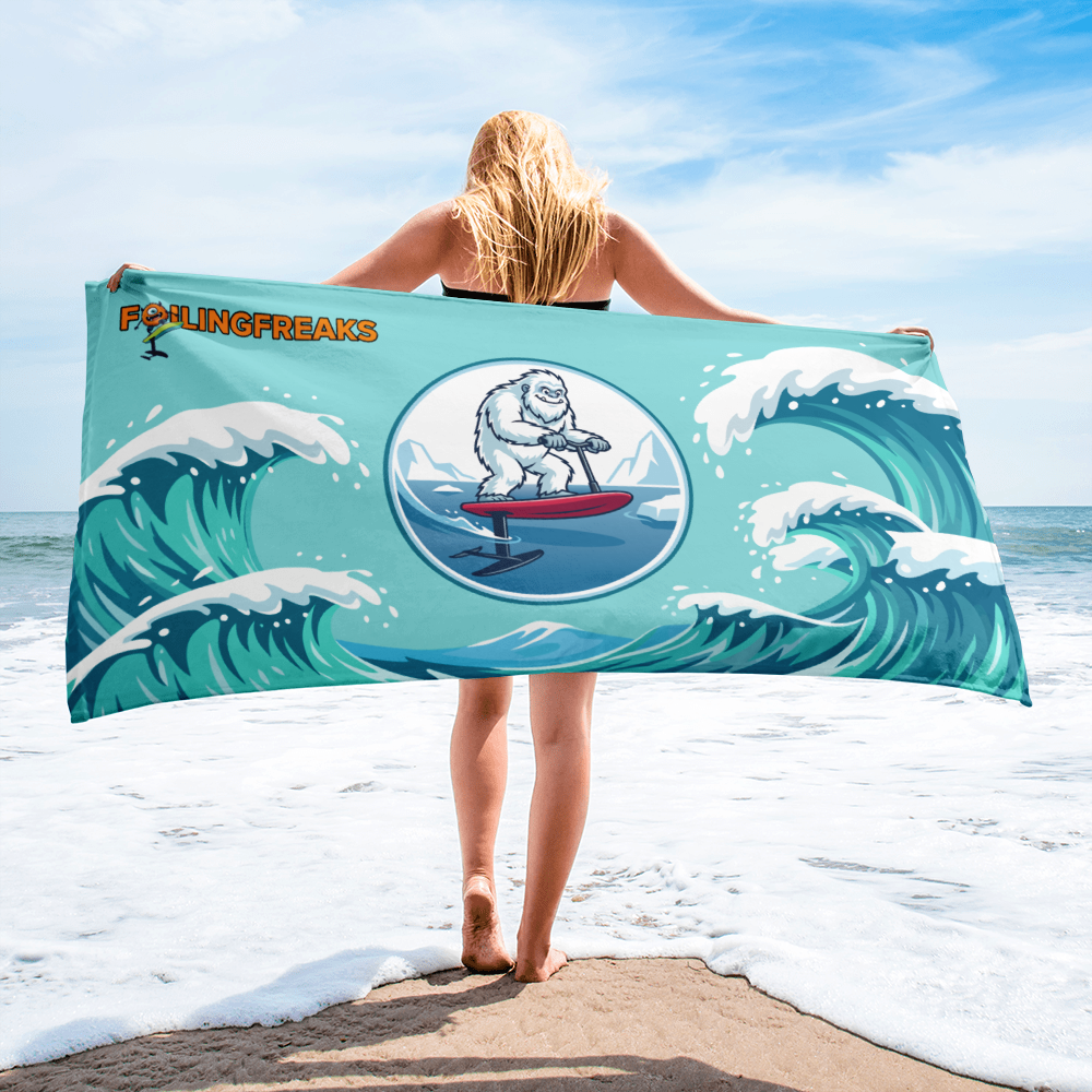 Frosty Scoot Pump Beach Towel - Image 3